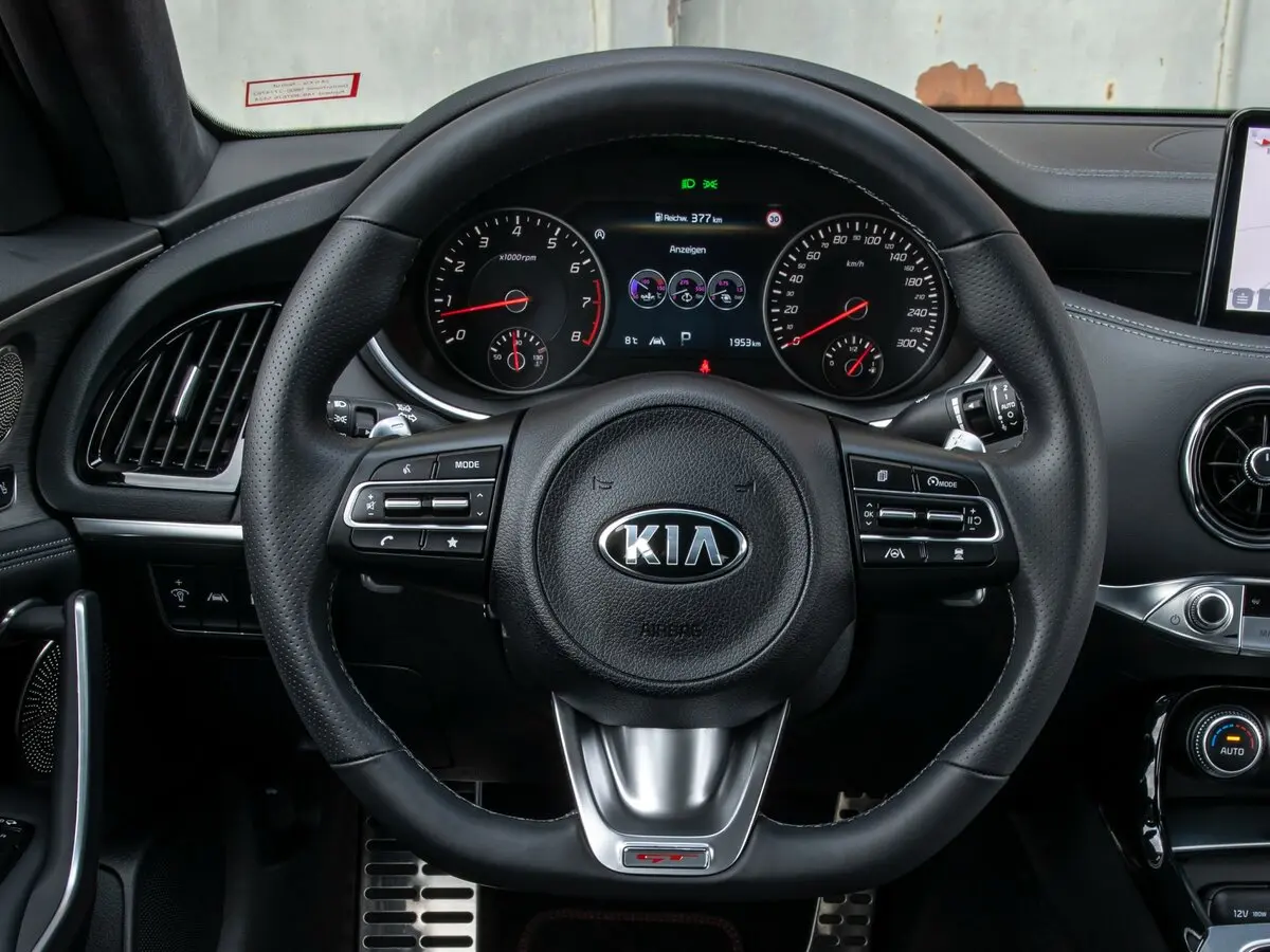 Kia Stinger I Рестайлинг Лифтбек — фото 10