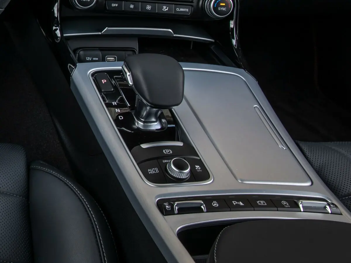 Kia Stinger I Рестайлинг Лифтбек — фото 12