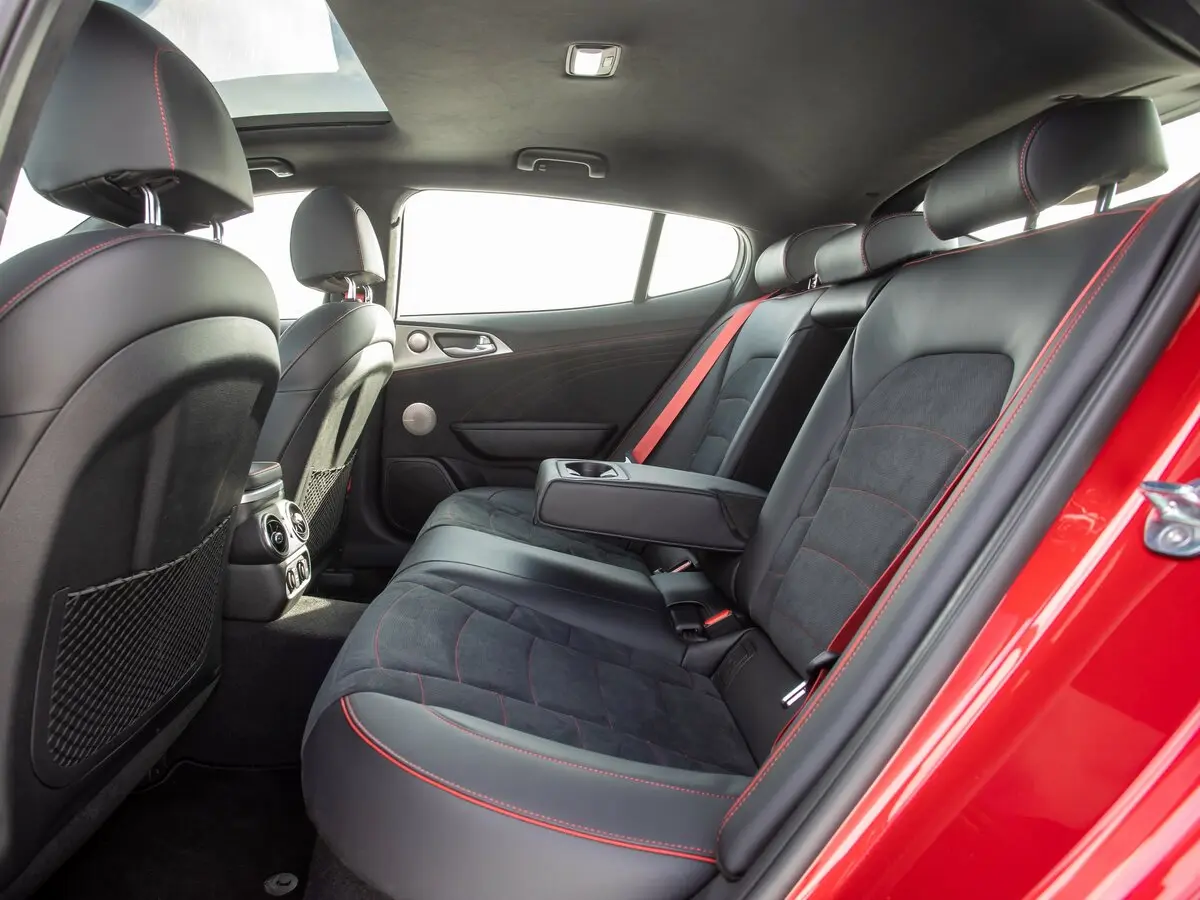 Kia Stinger I Рестайлинг Лифтбек — фото 27