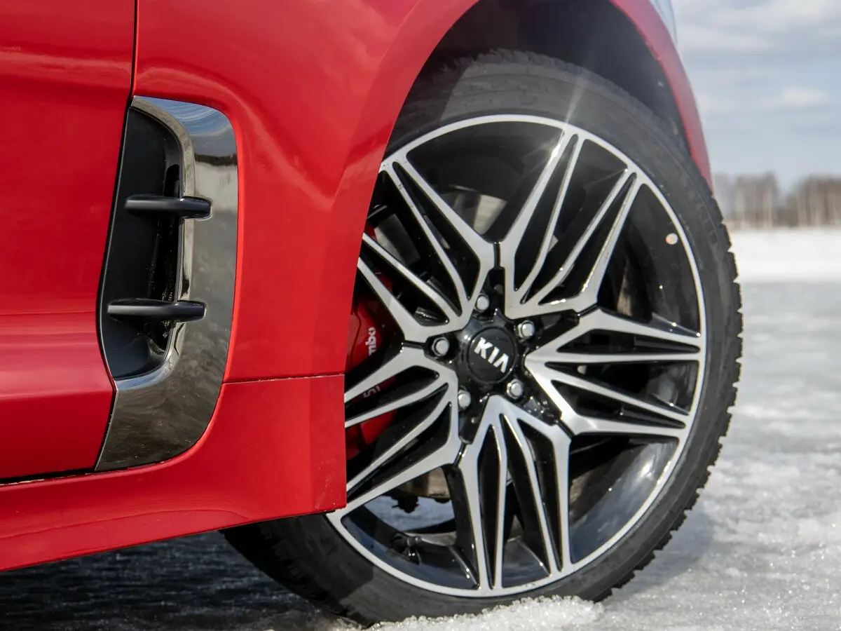 Kia Stinger I Рестайлинг Лифтбек — фото 36