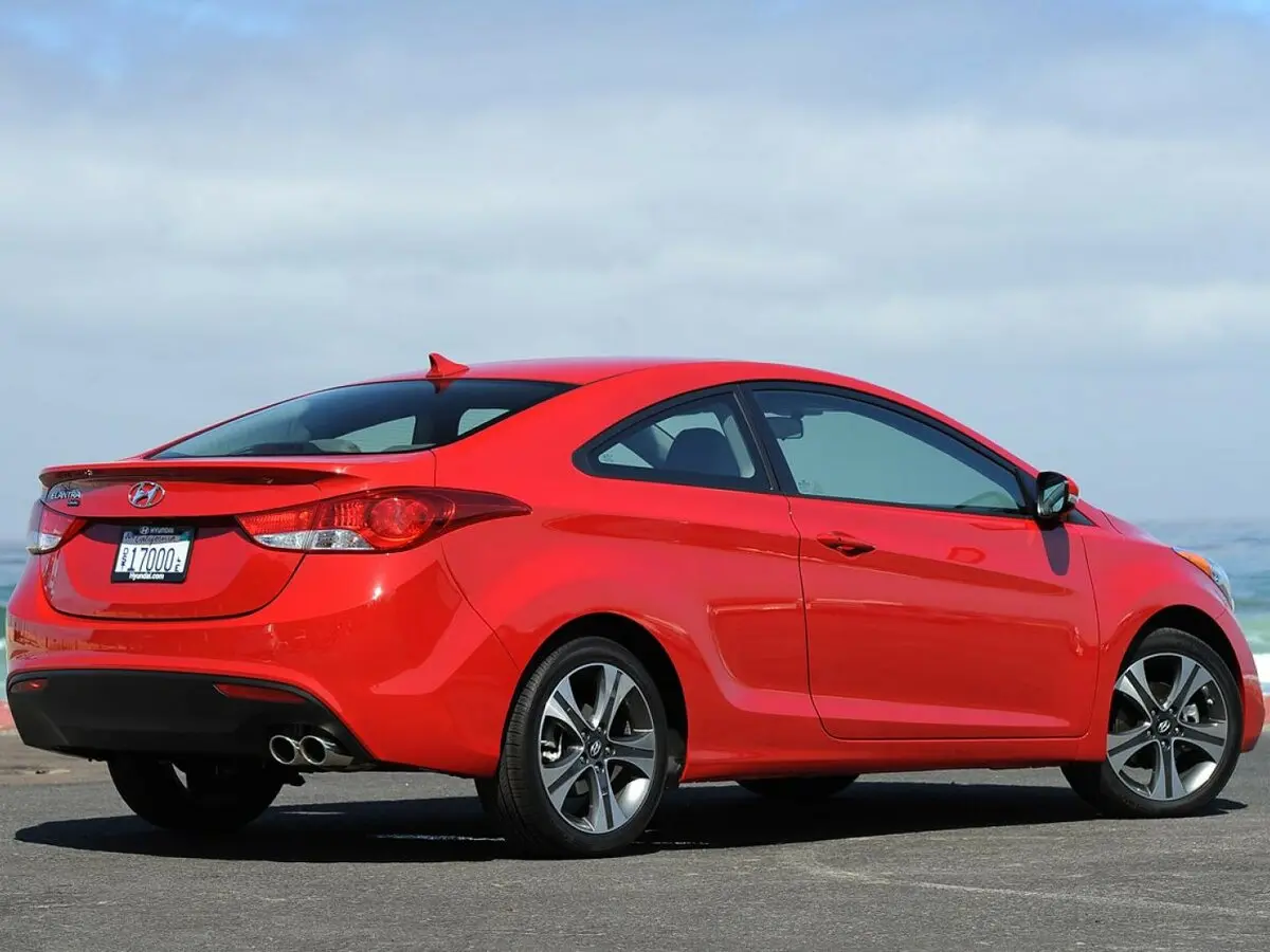 Hyundai Avante V Купе — фото 3