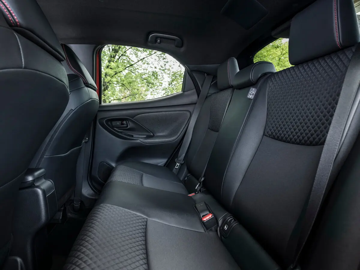 Toyota Yaris IV Хэтчбек 5 дв. — сүрөт 10