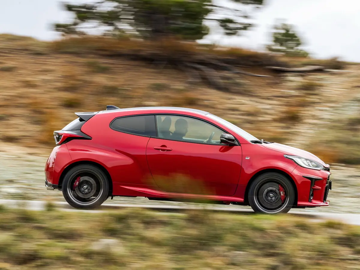 Toyota Yaris IV Хэтчбек 3 дв. GR — сүрөт 2