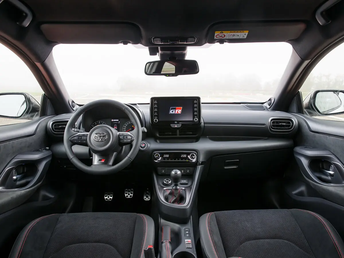 Toyota Yaris IV Хэтчбек 3 дв. GR — сүрөт 6