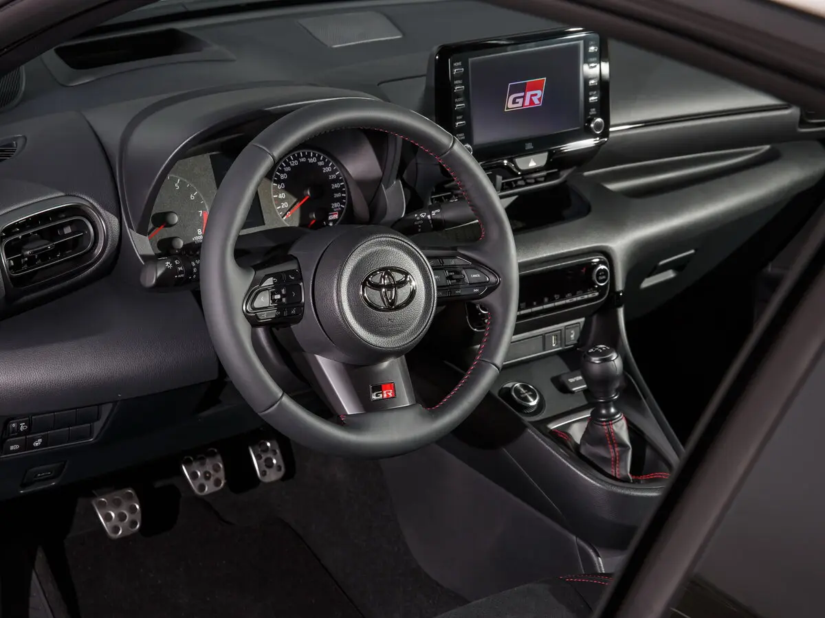 Toyota Yaris IV Хэтчбек 3 дв. GR — сүрөт 7