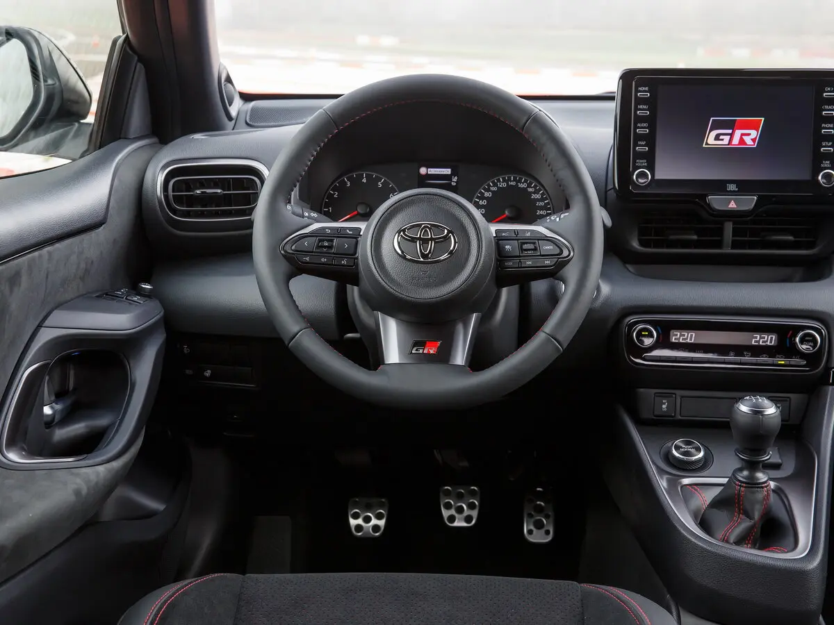 Toyota Yaris IV Хэтчбек 3 дв. GR — сүрөт 10