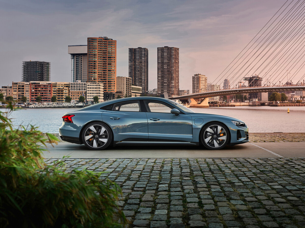 Audi e-tron GT I Седан — фото 2