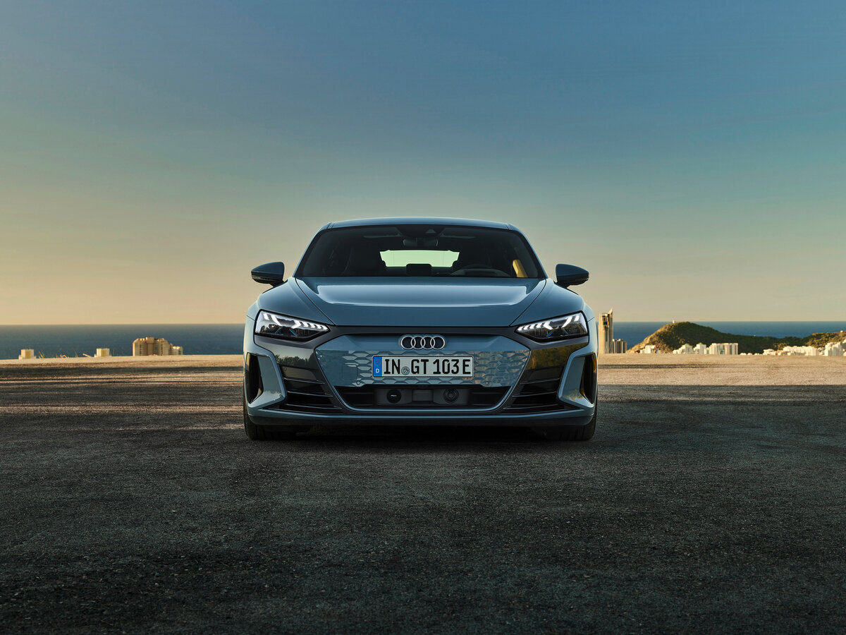 Audi e-tron GT I Седан — фото 3