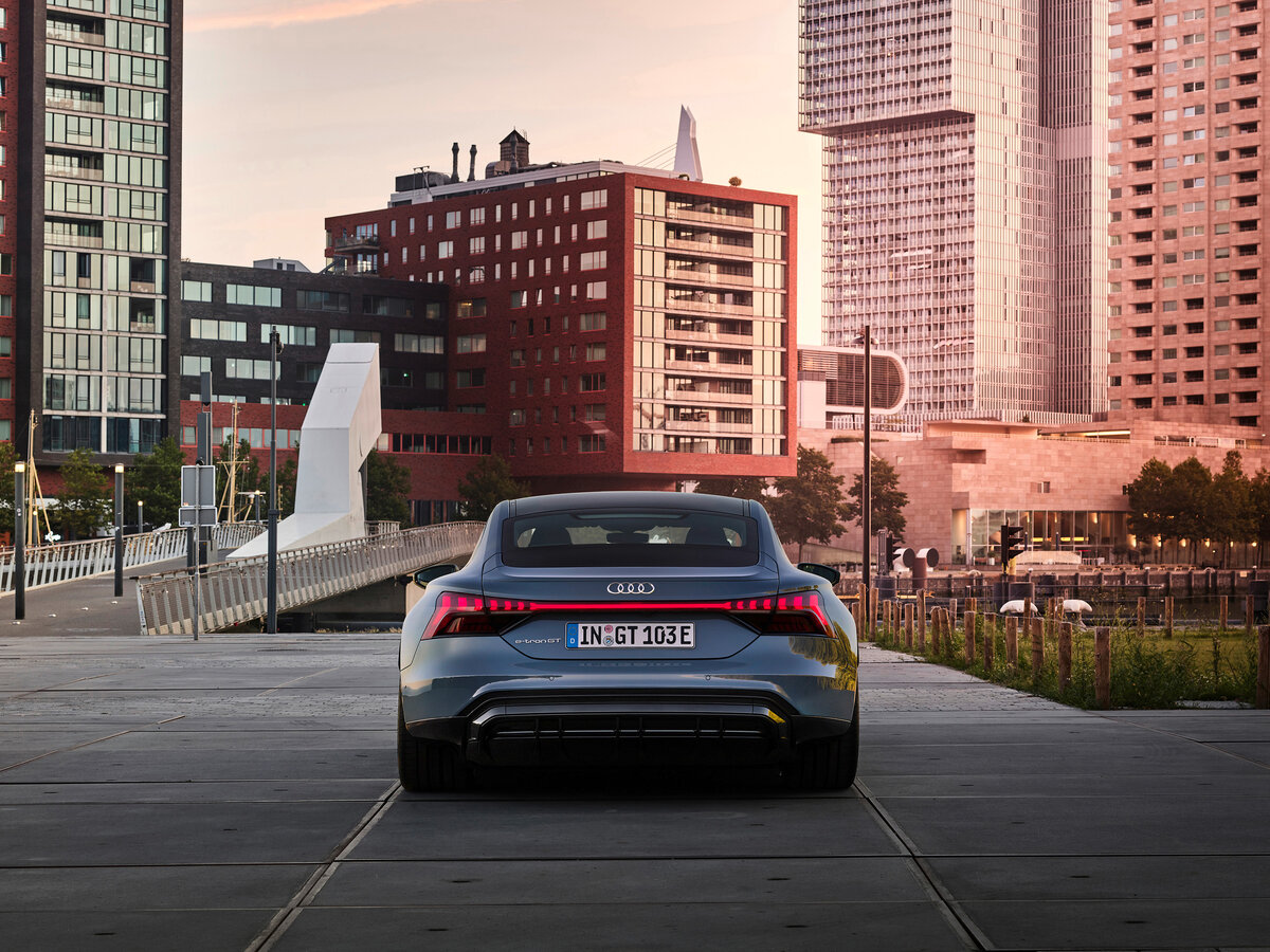 Audi e-tron GT I Седан — фото 4