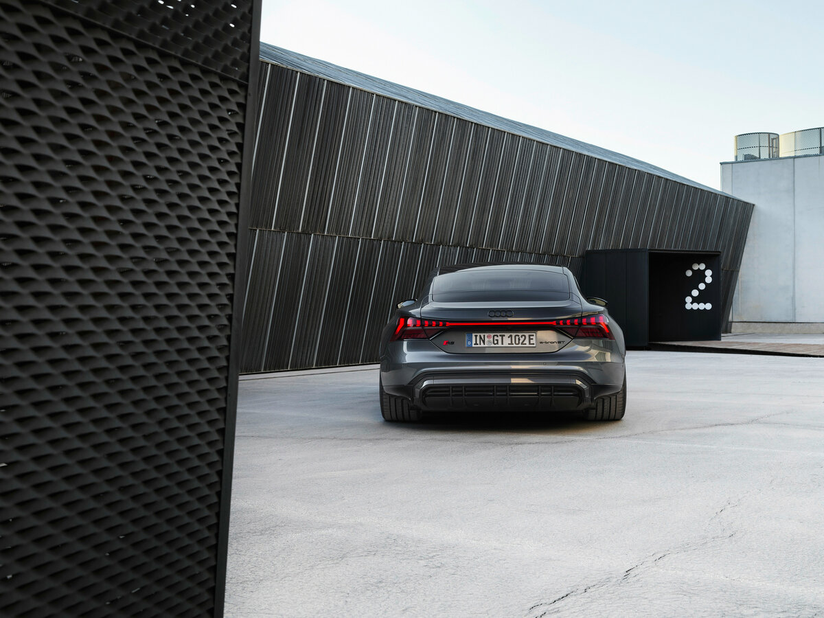 Audi RS e-tron GT I Седан — фото 4