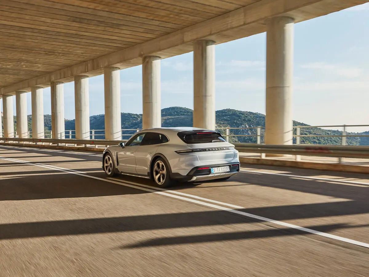 Porsche Taycan I Универсал 5 дв. Cross Turismo — сүрөт 5