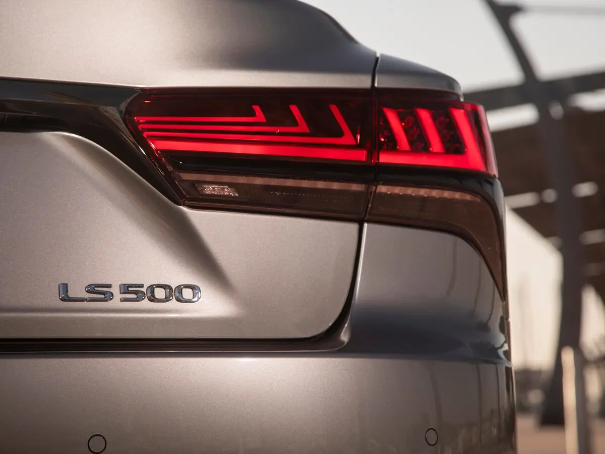 Lexus LS V Рестайлинг Седан — фото 18