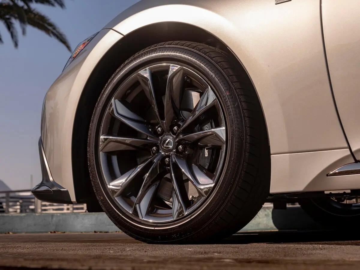 Lexus LS V Рестайлинг Седан — фото 20