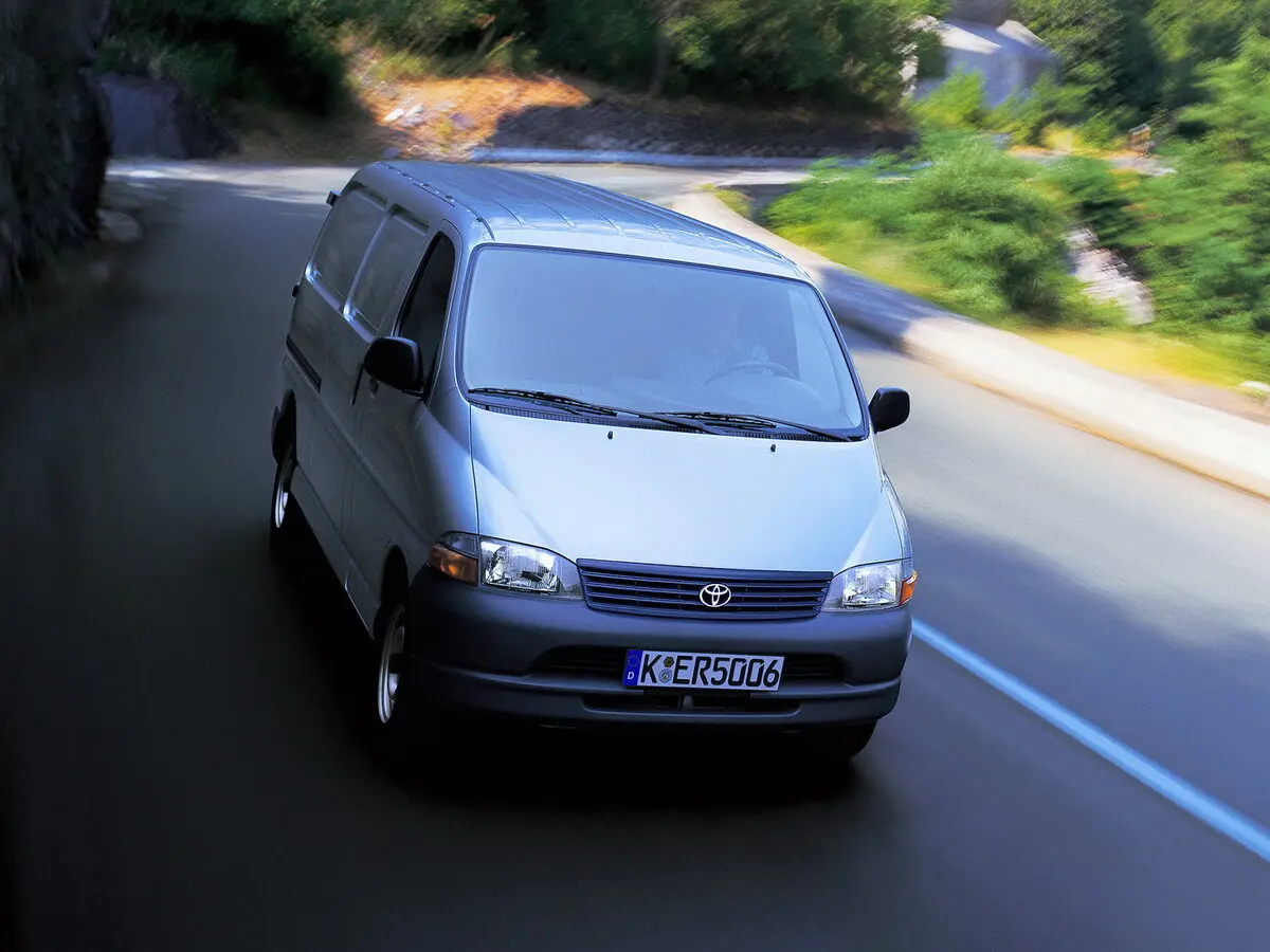 Toyota HiAce XH10 Фургон — photo 2
