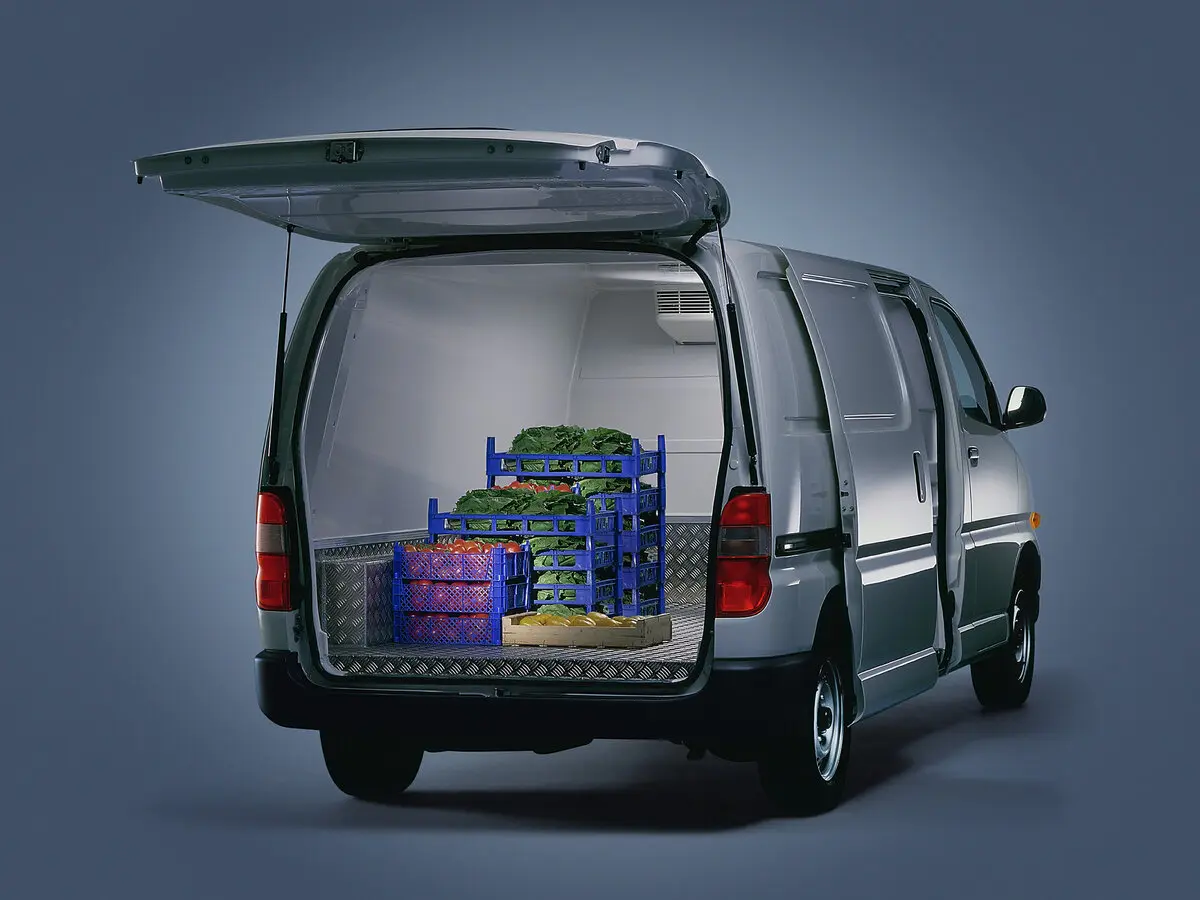 Toyota HiAce XH10 Фургон — photo 5