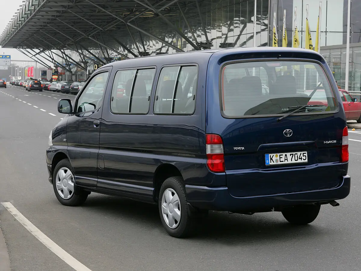 Toyota HiAce XH10 Рестайлинг Минивэн — photo 3