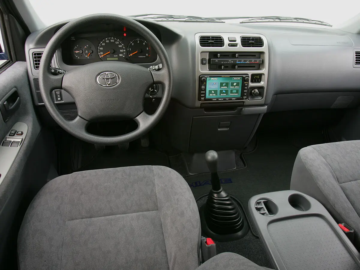 Toyota HiAce XH10 Рестайлинг Минивэн — photo 5