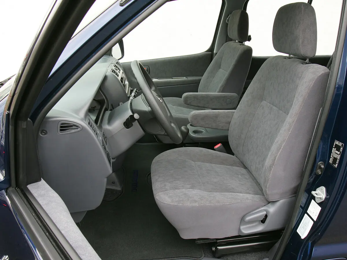 Toyota HiAce XH10 Рестайлинг Минивэн — photo 6