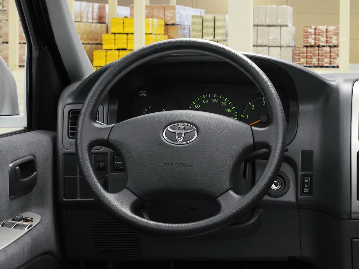 Toyota HiAce XH10 Рестайлинг Минивэн — photo 7