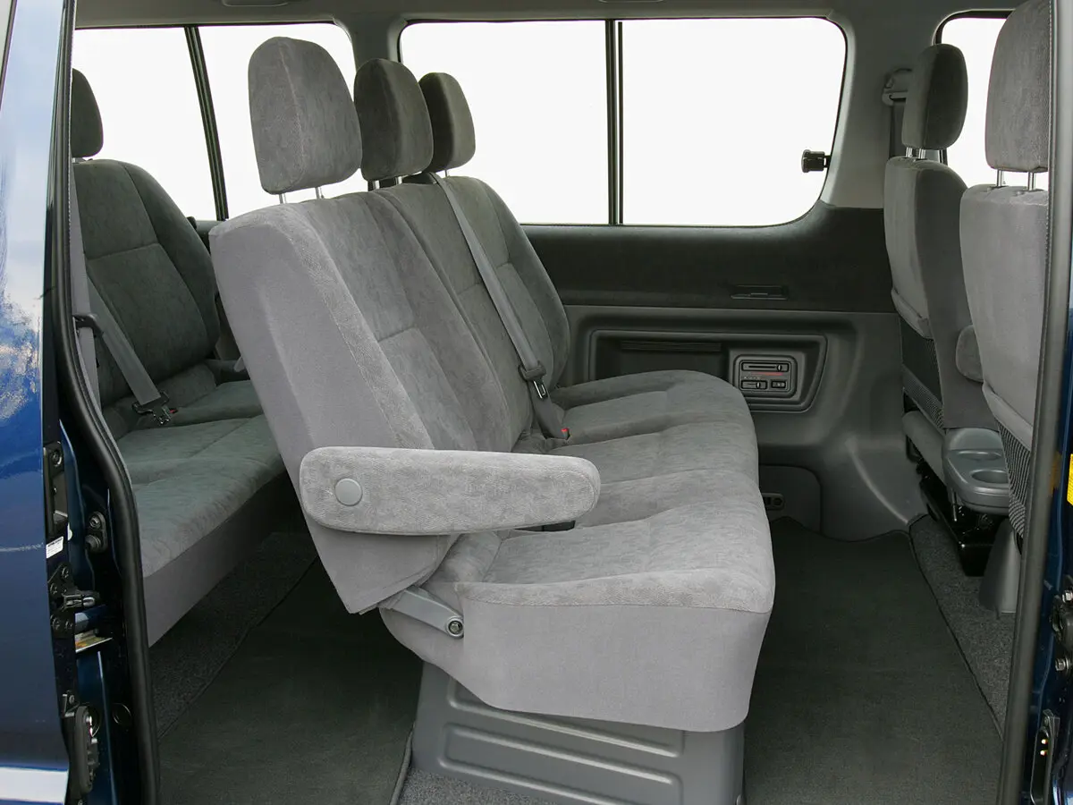 Toyota HiAce XH10 Рестайлинг Минивэн — photo 8