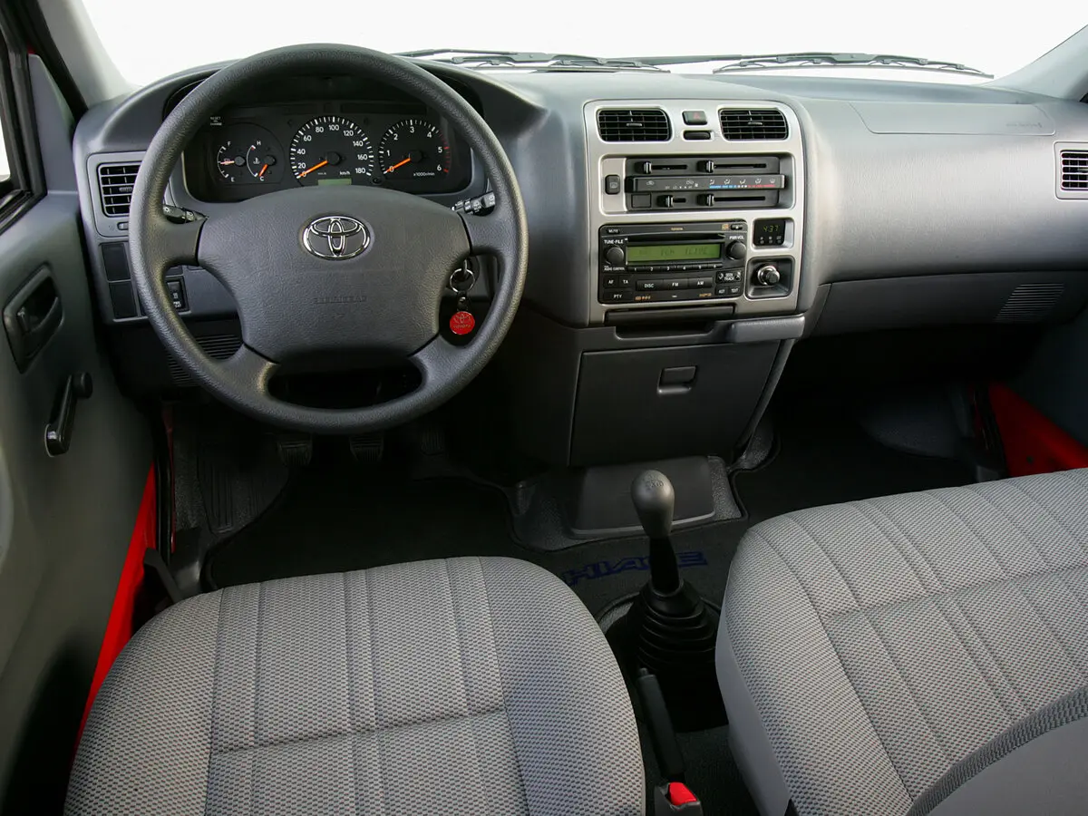 Toyota HiAce XH10 Рестайлинг Фургон — сүрөт 5