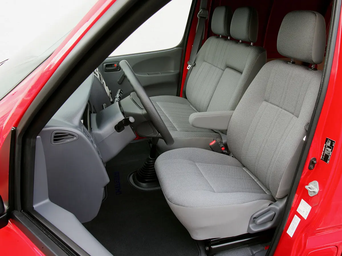 Toyota HiAce XH10 Рестайлинг Фургон — сүрөт 6