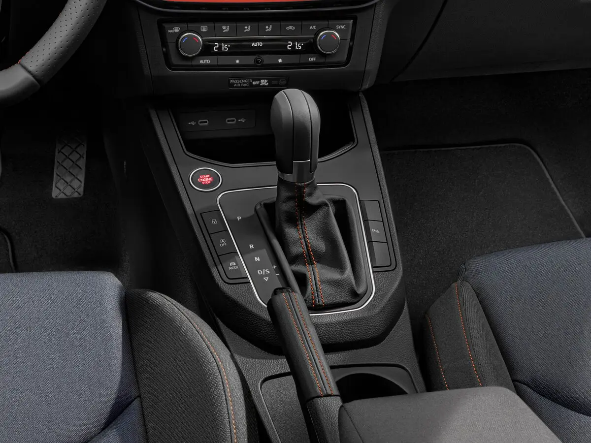SEAT Ibiza V Рестайлинг Хэтчбек 5 дв. — 照片 8