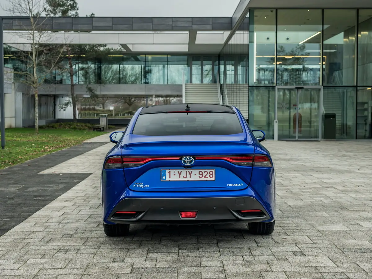 Toyota Mirai II Седан — фото 4