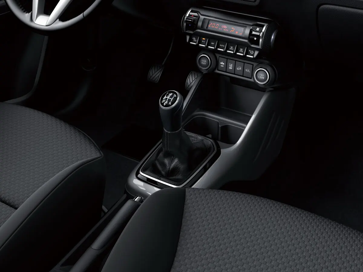 Suzuki Ignis III Рестайлинг Хэтчбек 5 дв. — 照片 10