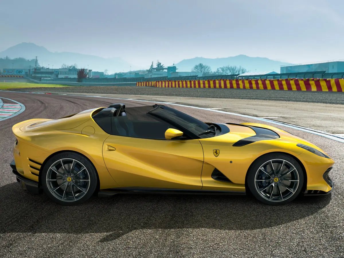 Ferrari 812 2017 – 2024 Родстер Competizione A