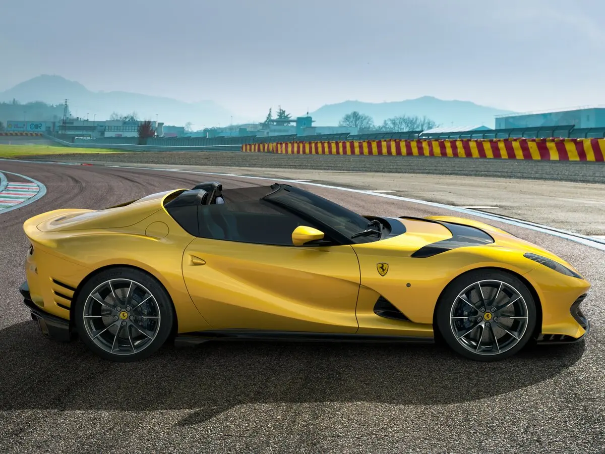 Ferrari 812 2017 – 2024 Родстер Competizione A — photo 2