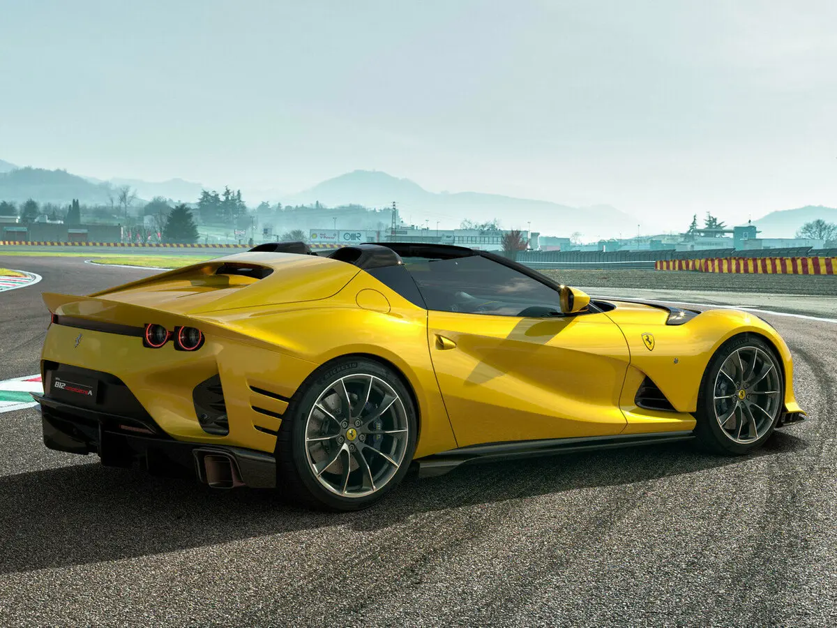 Ferrari 812 2017 – 2024 Родстер Competizione A — photo 3