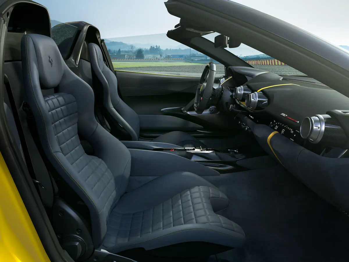 Ferrari 812 2017 – 2024 Родстер Competizione A — photo 5