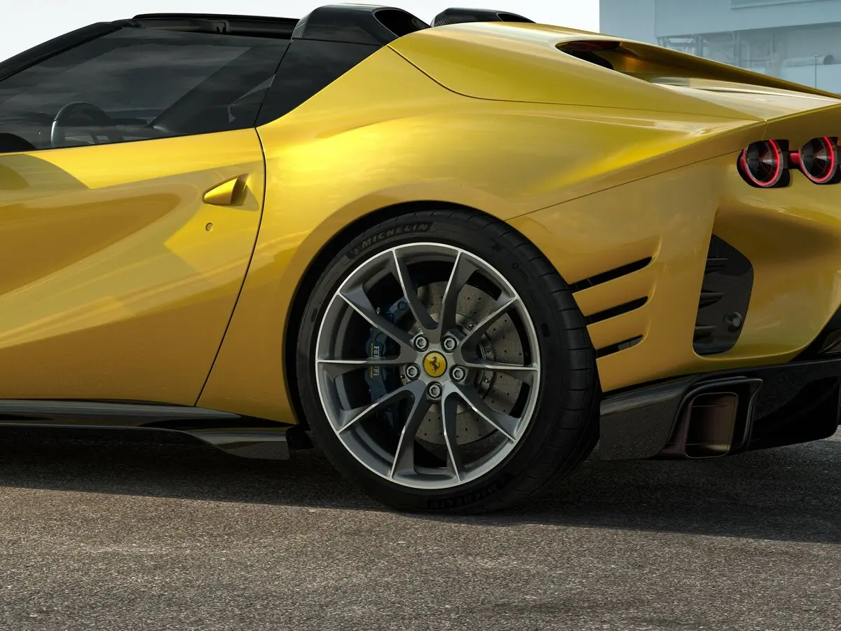 Ferrari 812 2017 – 2024 Родстер Competizione A — photo 9