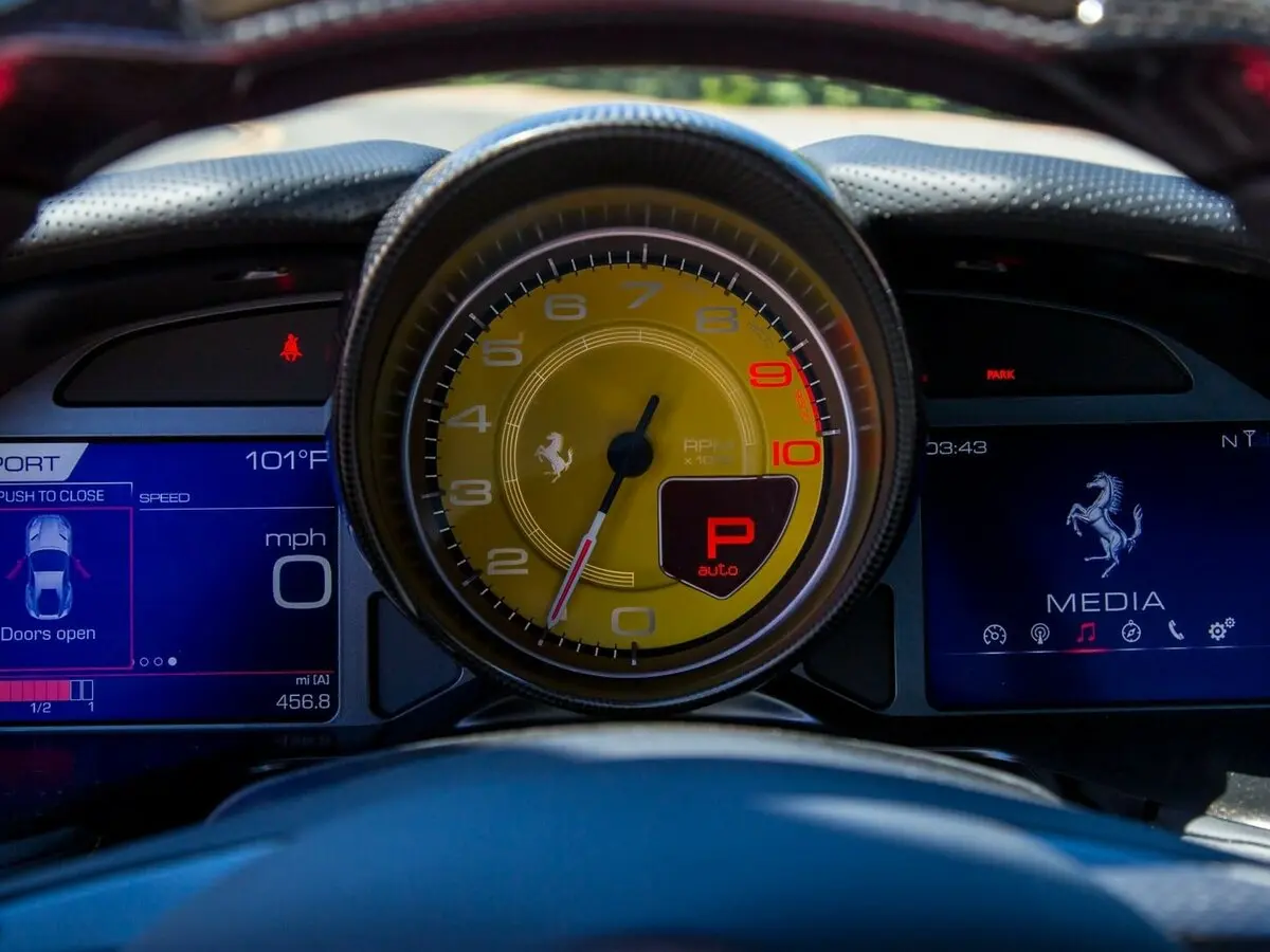 Ferrari 812 2017 – 2024 Купе Competizione — photo 9