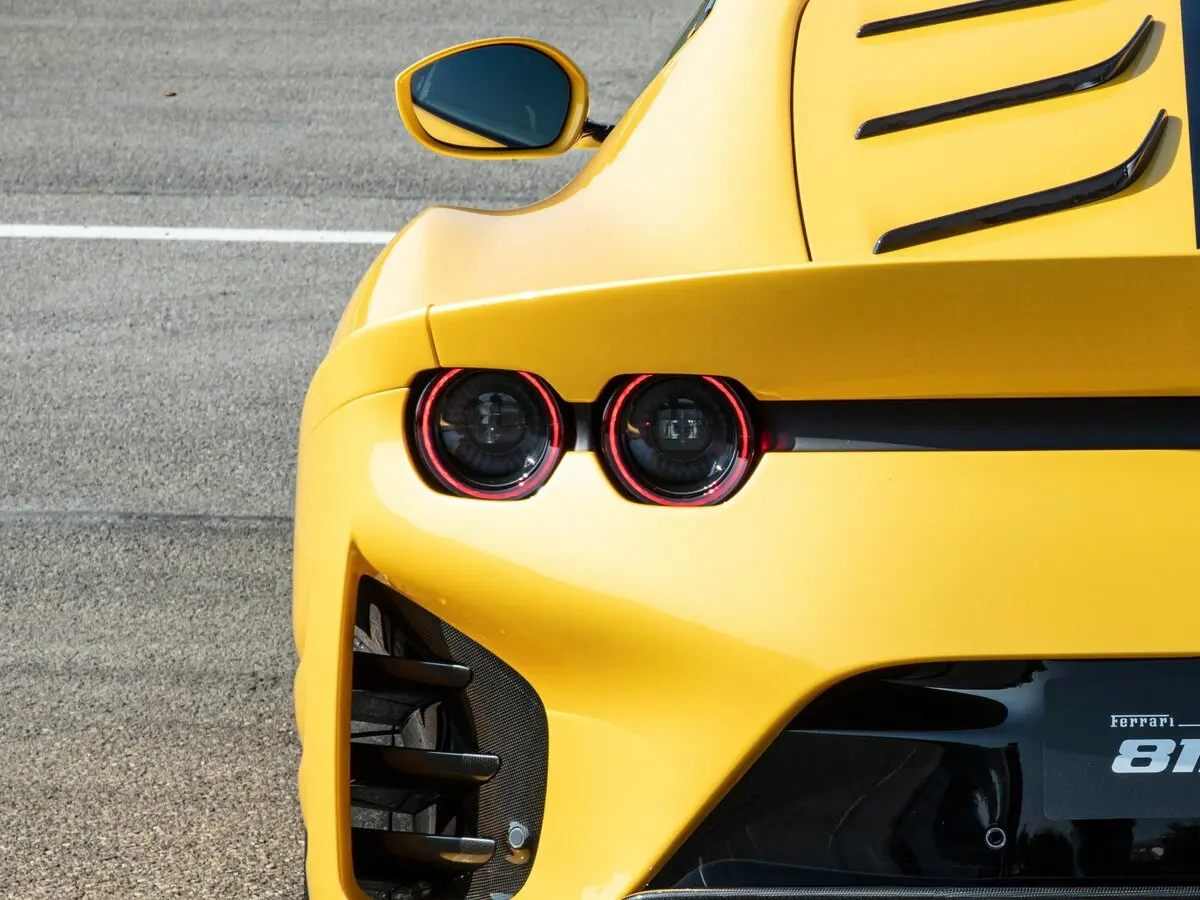 Ferrari 812 2017 – 2024 Купе Competizione — photo 14
