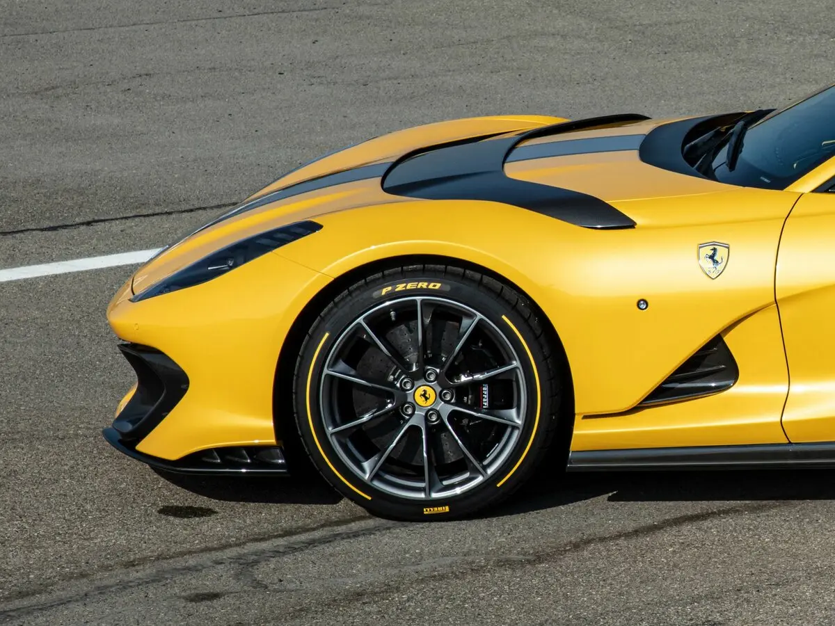 Ferrari 812 2017 – 2024 Купе Competizione — photo 17