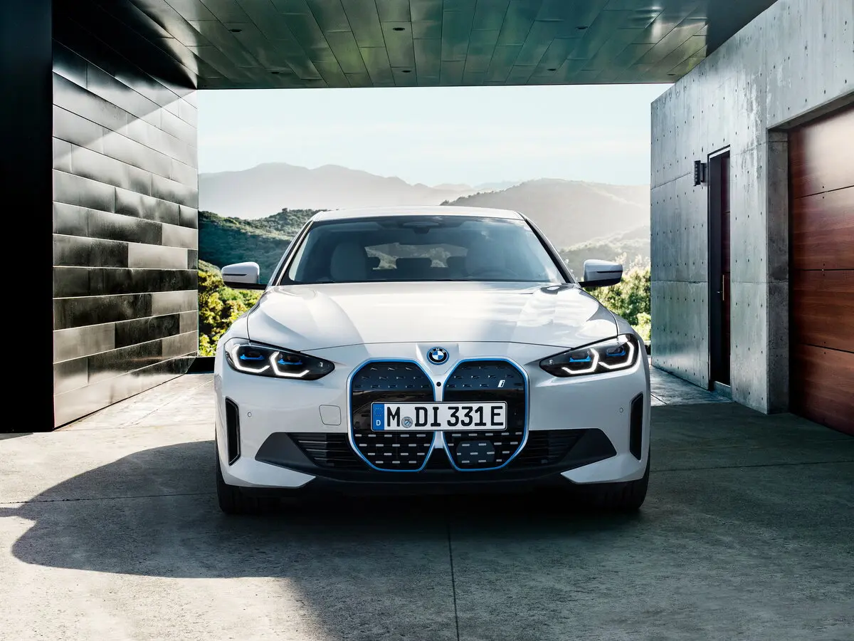 BMW i4 G26 Лифтбек — photo 3