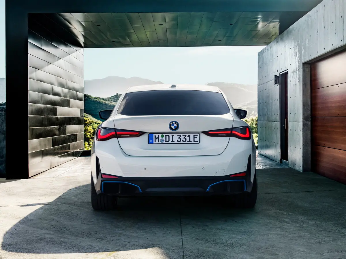 BMW i4 G26 Лифтбек — photo 4