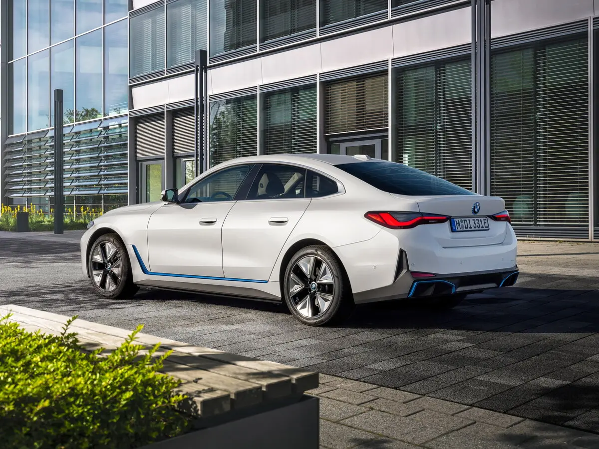 BMW i4 G26 Лифтбек — photo 5