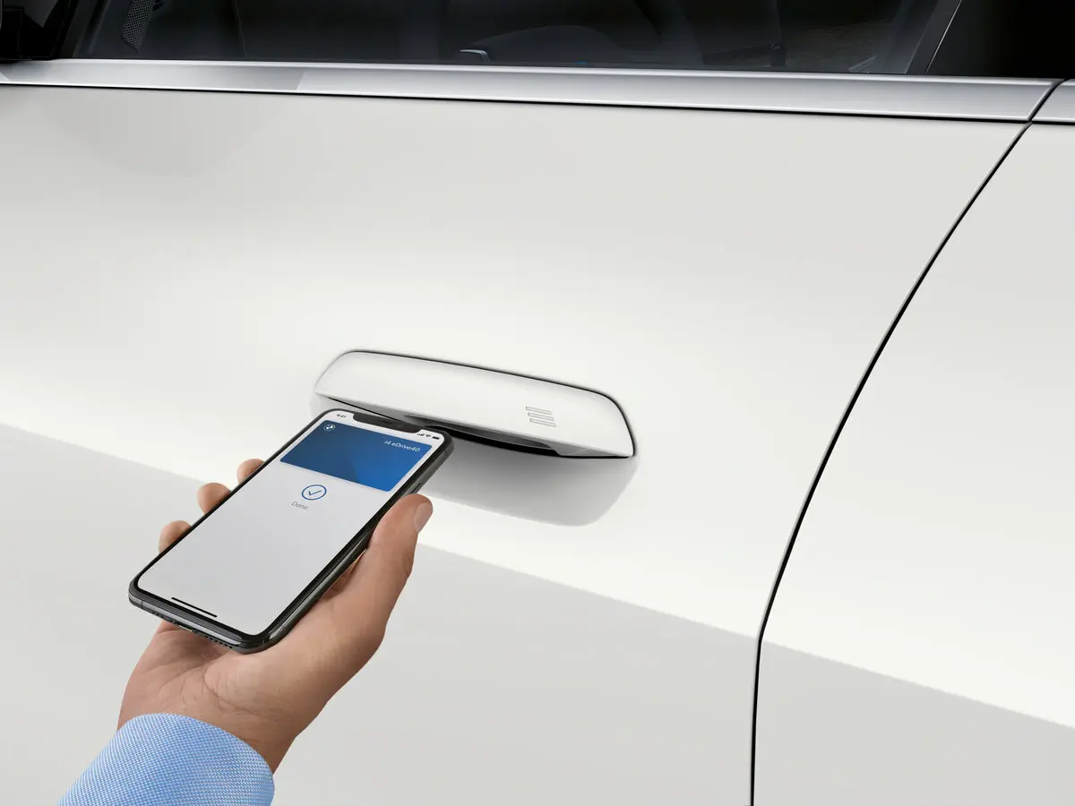 BMW i4 G26 Лифтбек — photo 13