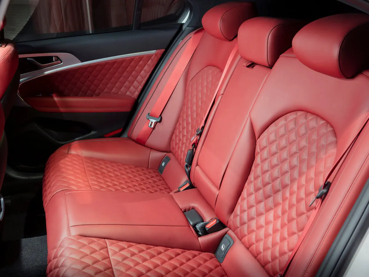 Genesis G70 I Рестайлинг Универсал 5 дв. — photo 11
