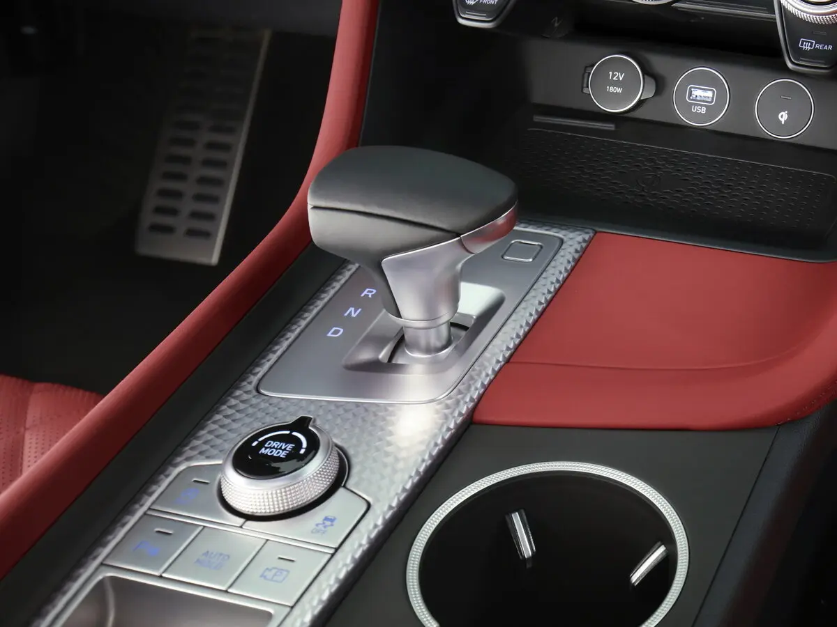 Genesis G70 I Рестайлинг Универсал 5 дв. — photo 12