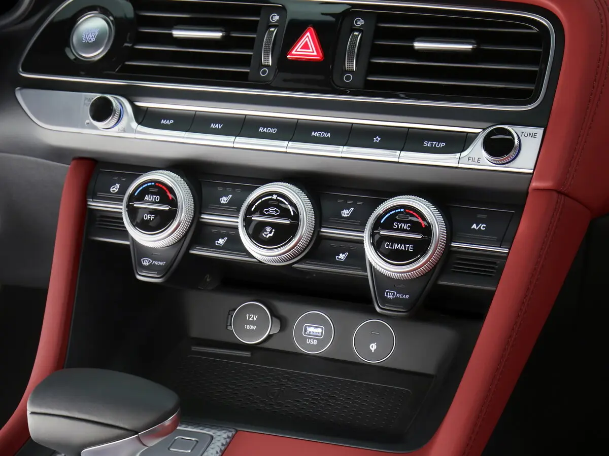 Genesis G70 I Рестайлинг Универсал 5 дв. — photo 17