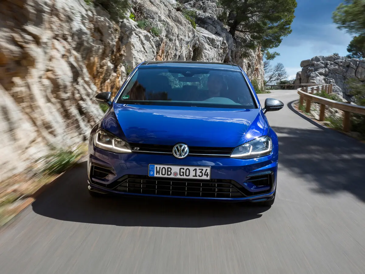 Volkswagen Golf R VII Рестайлинг Хэтчбек 5 дв. — сүрөт 3