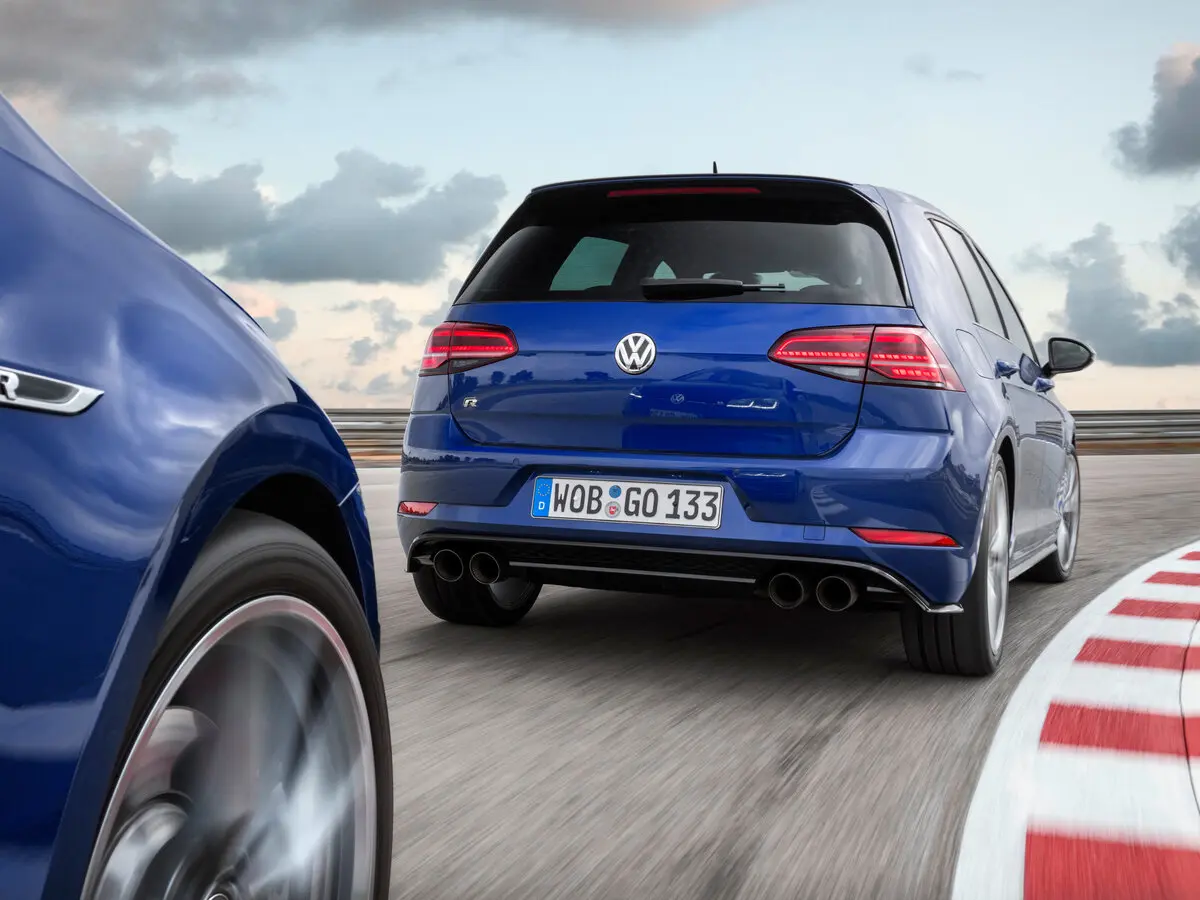 Volkswagen Golf R VII Рестайлинг Хэтчбек 5 дв. — сүрөт 4