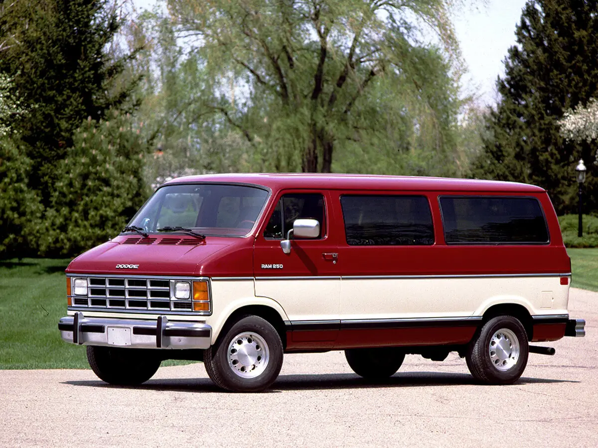 Dodge RAM Van II Минивэн — photo 2