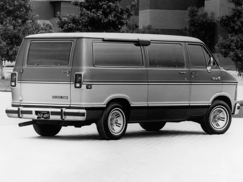 Dodge RAM Van II Минивэн — photo 4