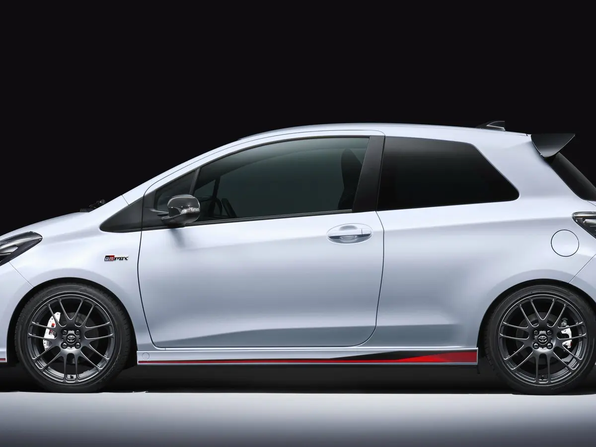 Toyota Vitz III (XP130) Рестайлинг Хэтчбек 3 дв. GRMN — сүрөт 2