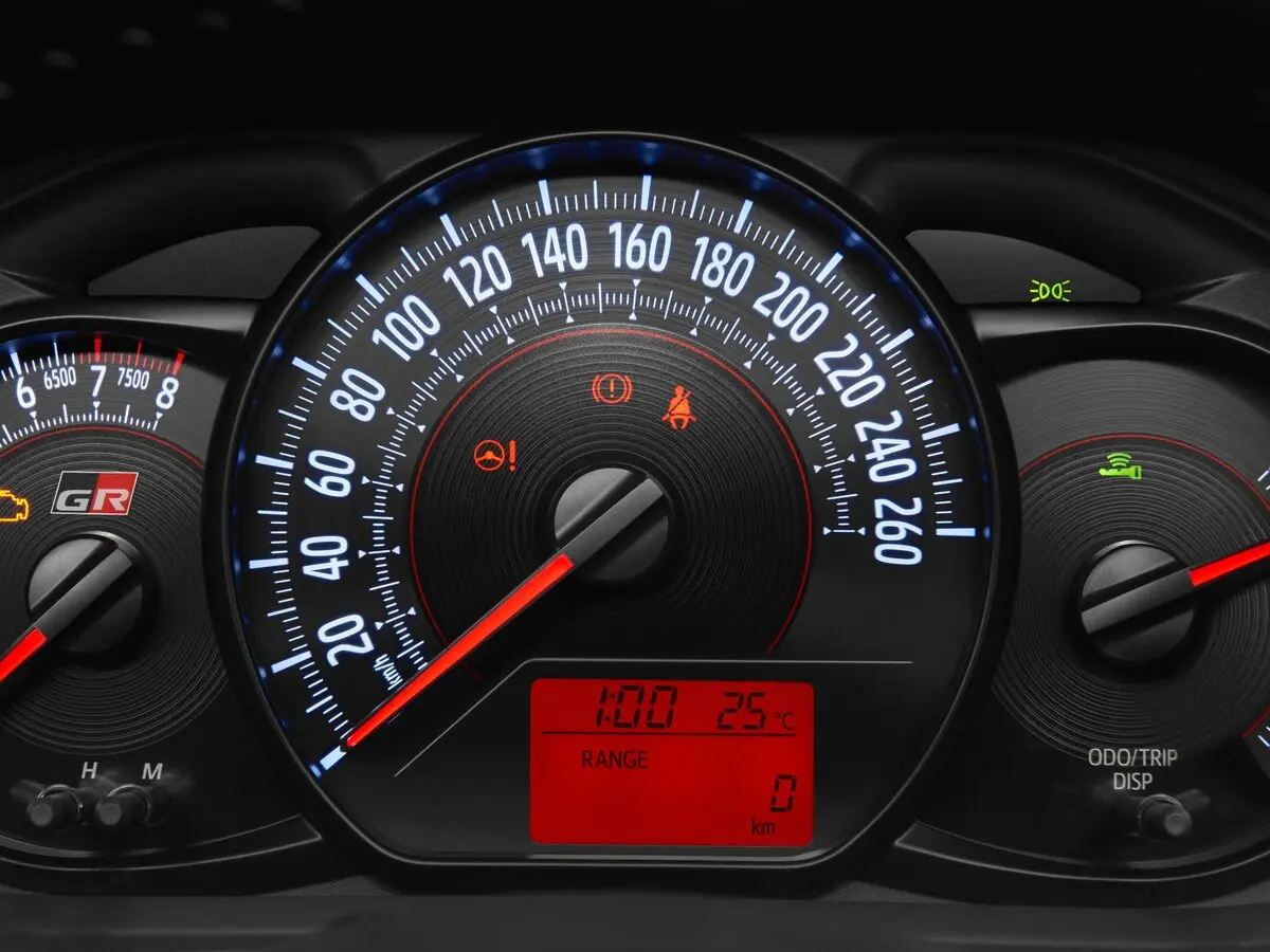 Toyota Vitz III (XP130) Рестайлинг Хэтчбек 3 дв. GRMN — сүрөт 6